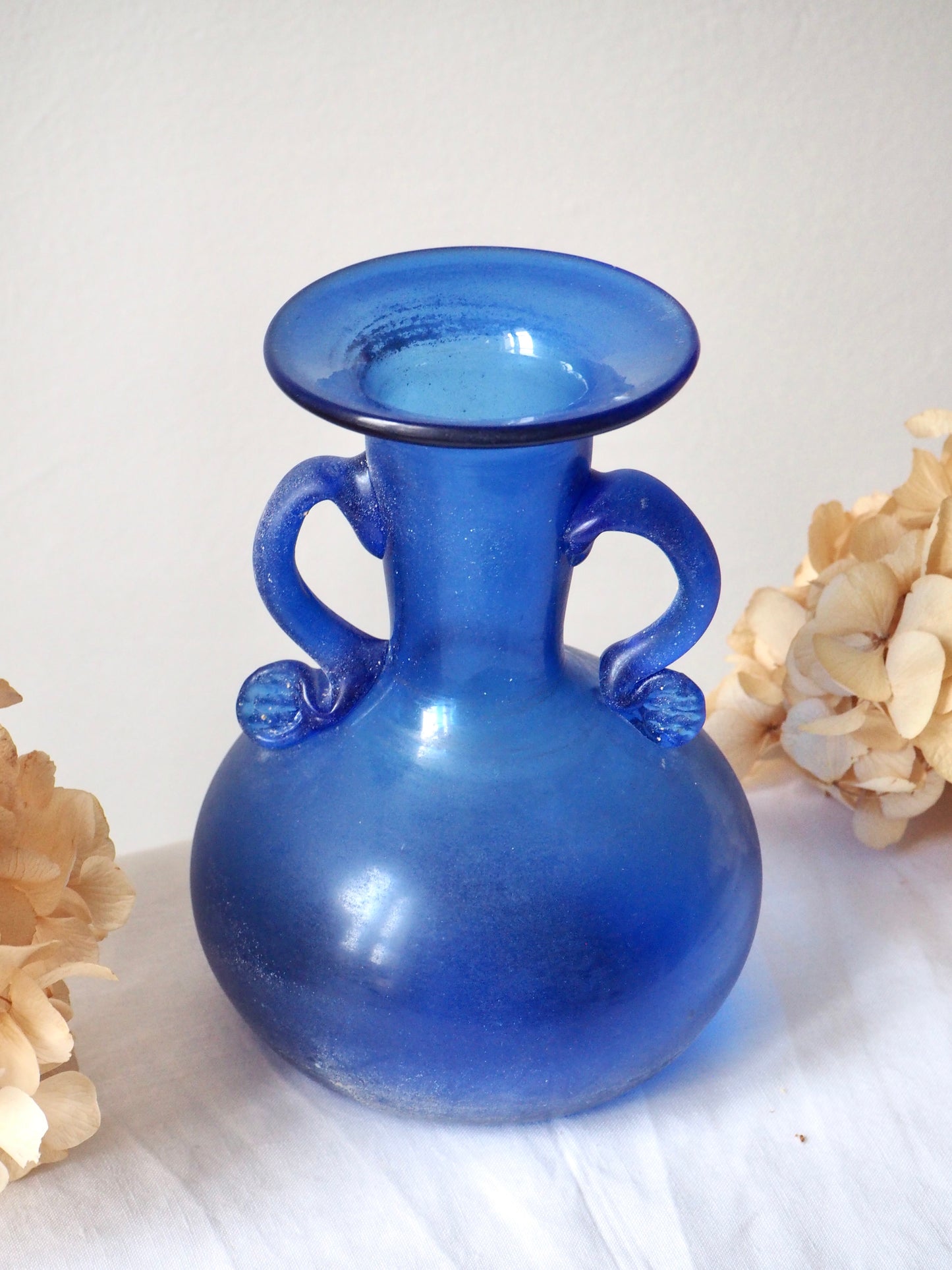 Le vase scavo bleu cobalt