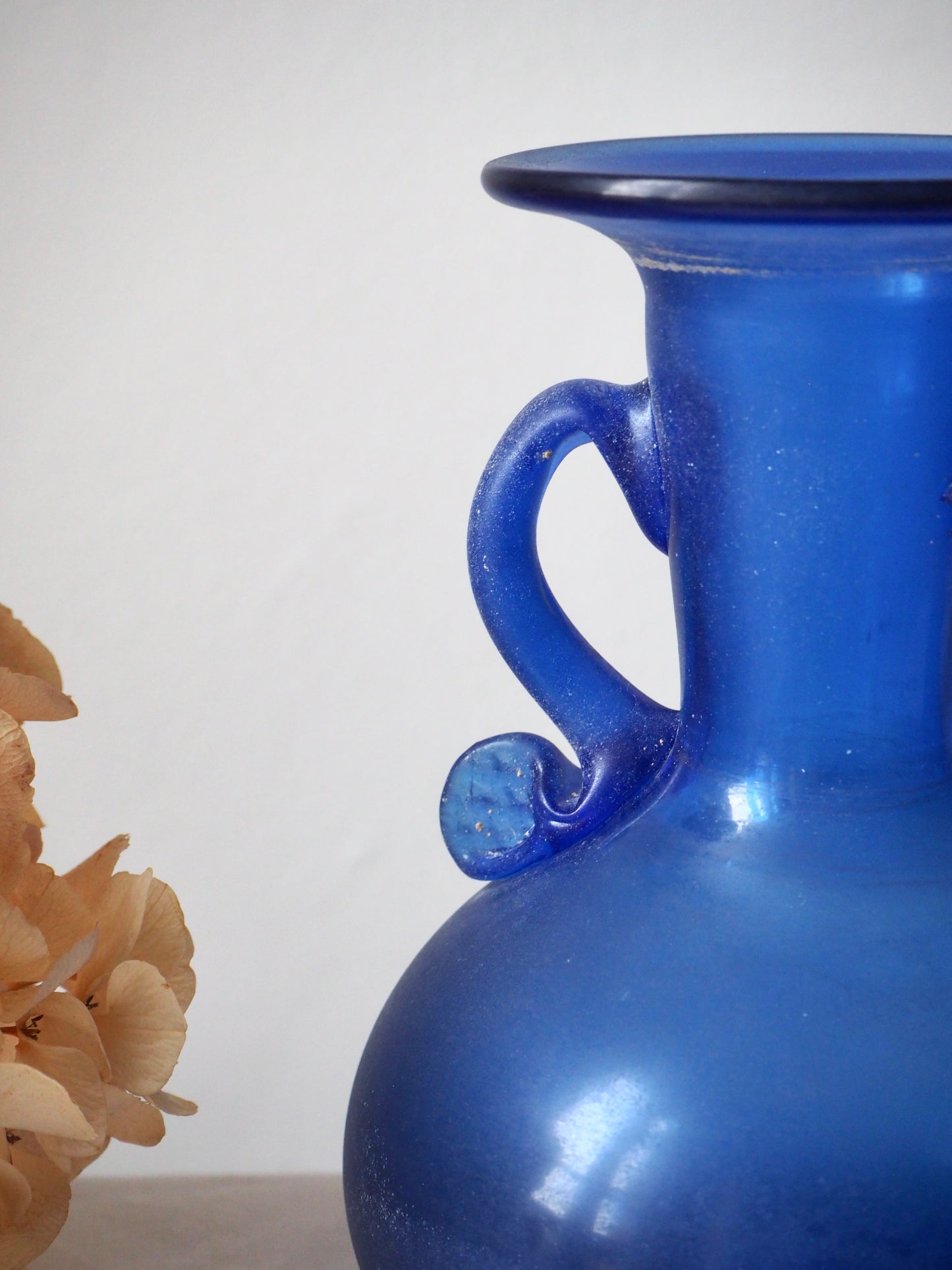 Le vase scavo bleu cobalt