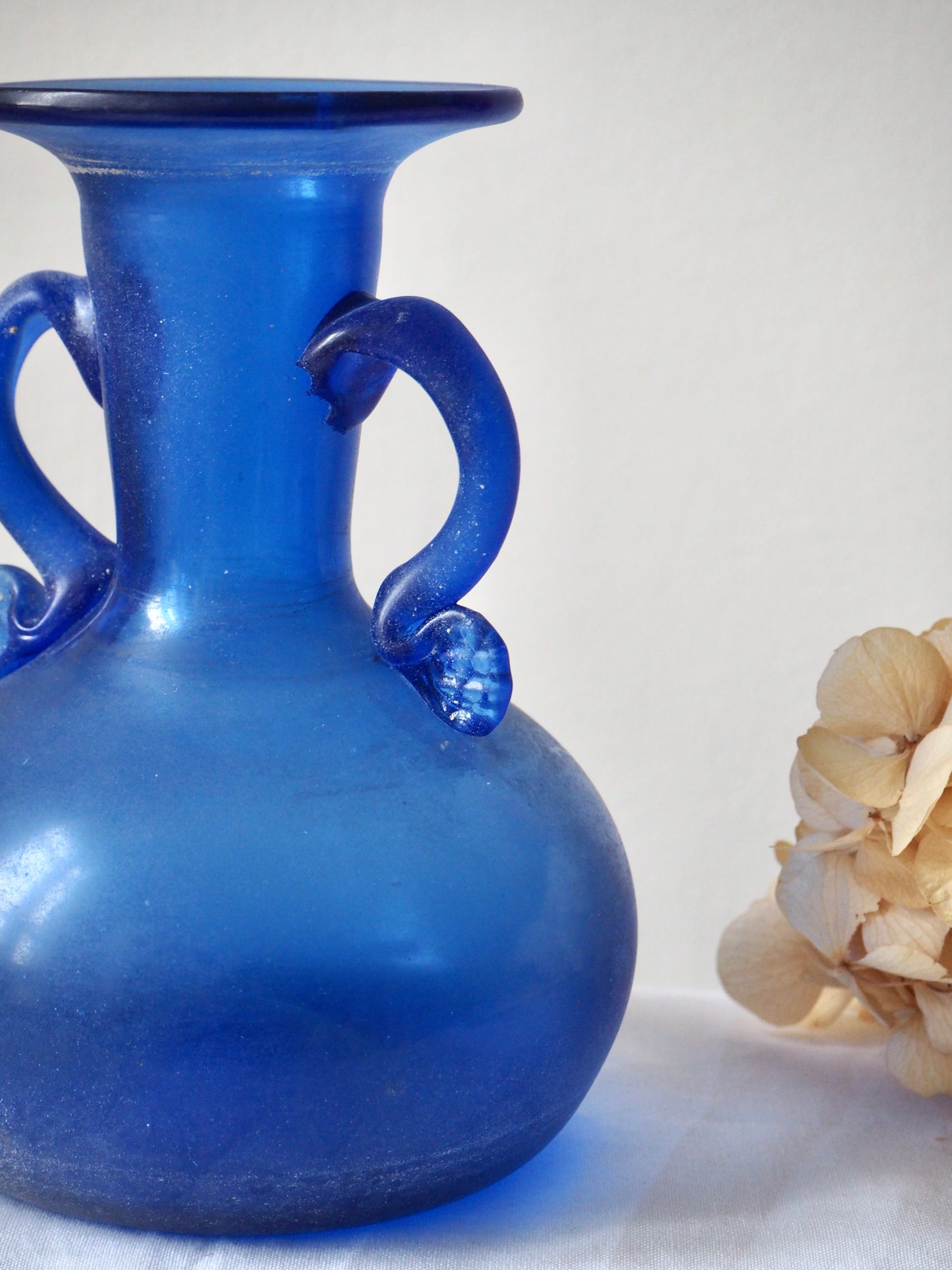 Le vase scavo bleu cobalt