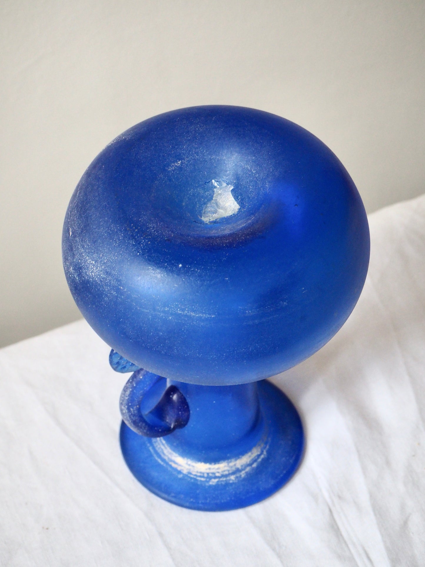 Le vase scavo bleu cobalt