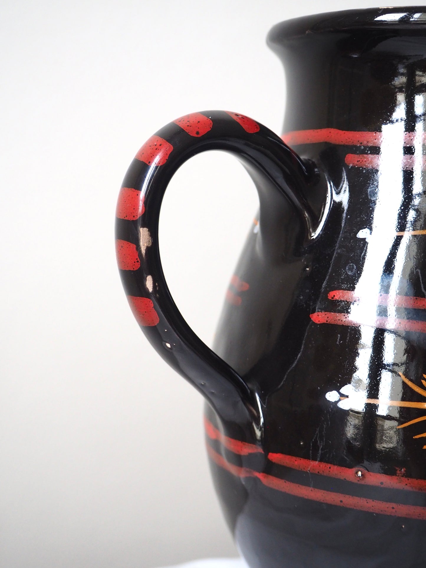 Le pichet en terre cuite