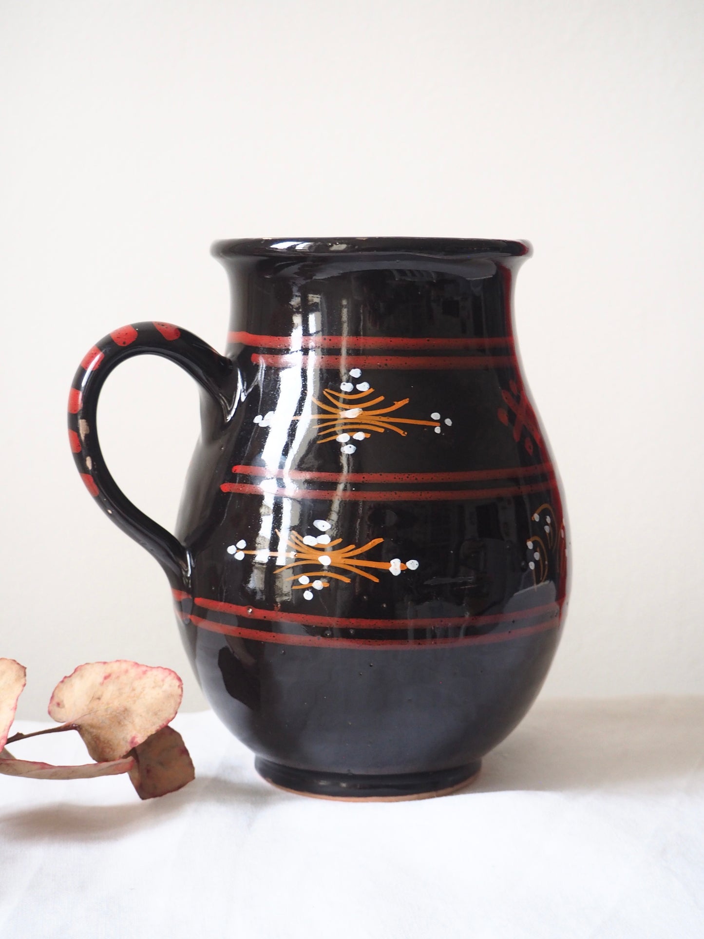 Le pichet en terre cuite