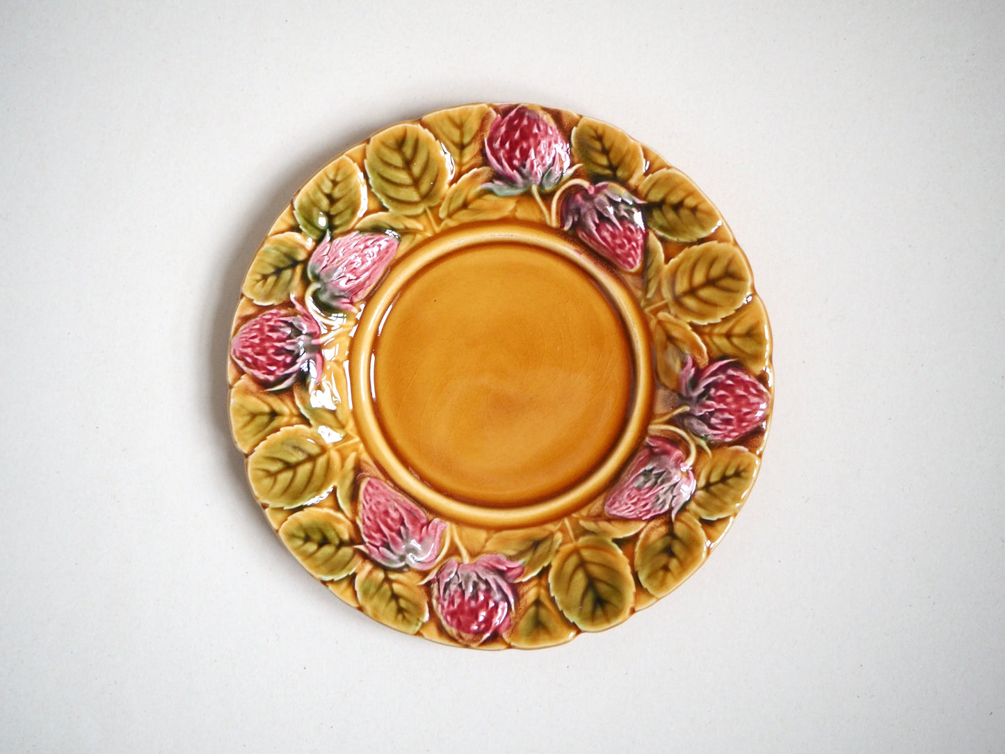 L'assiette en barbotine, Sarreguemines