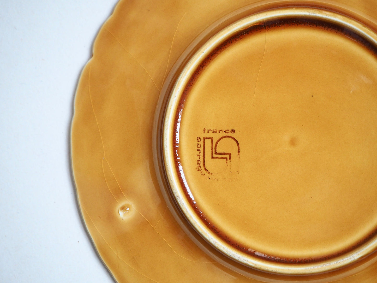 L'assiette en barbotine, Sarreguemines