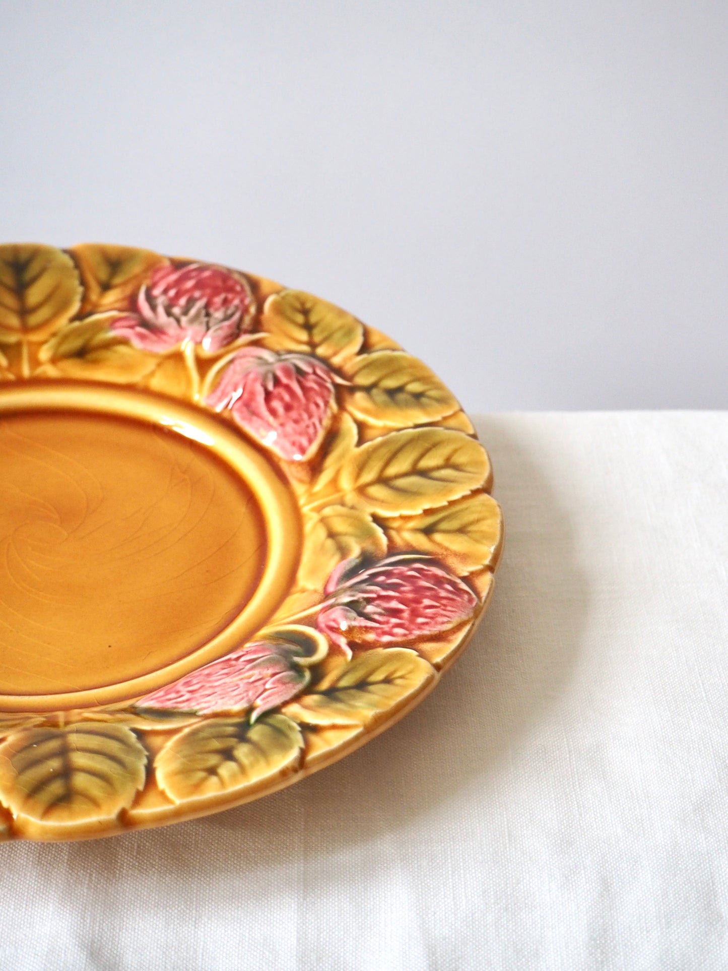 L'assiette en barbotine, Sarreguemines