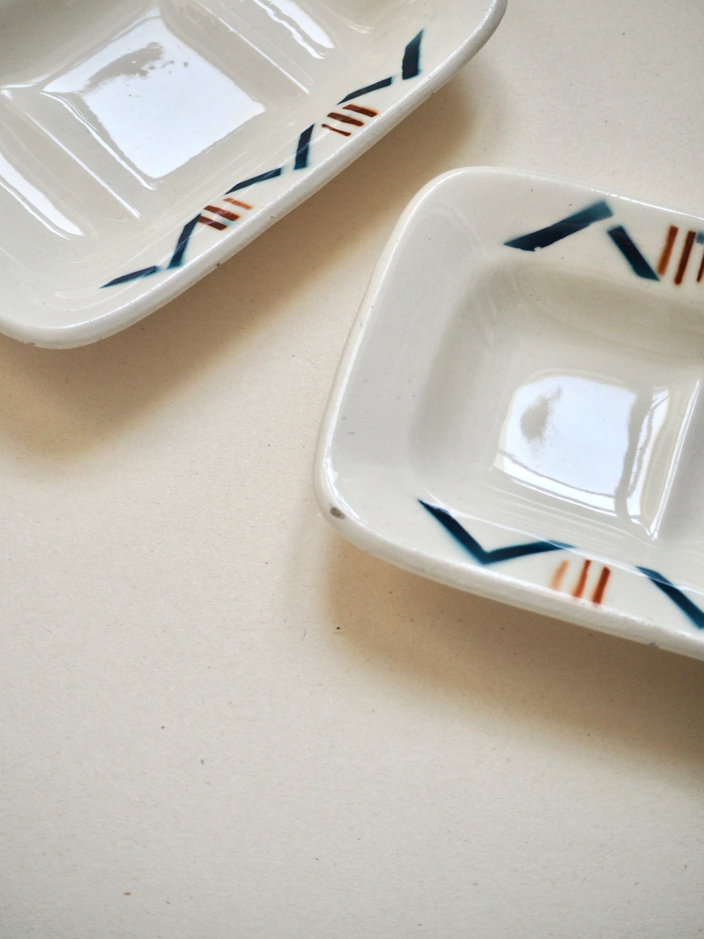 Accessoires de toilette en faïence