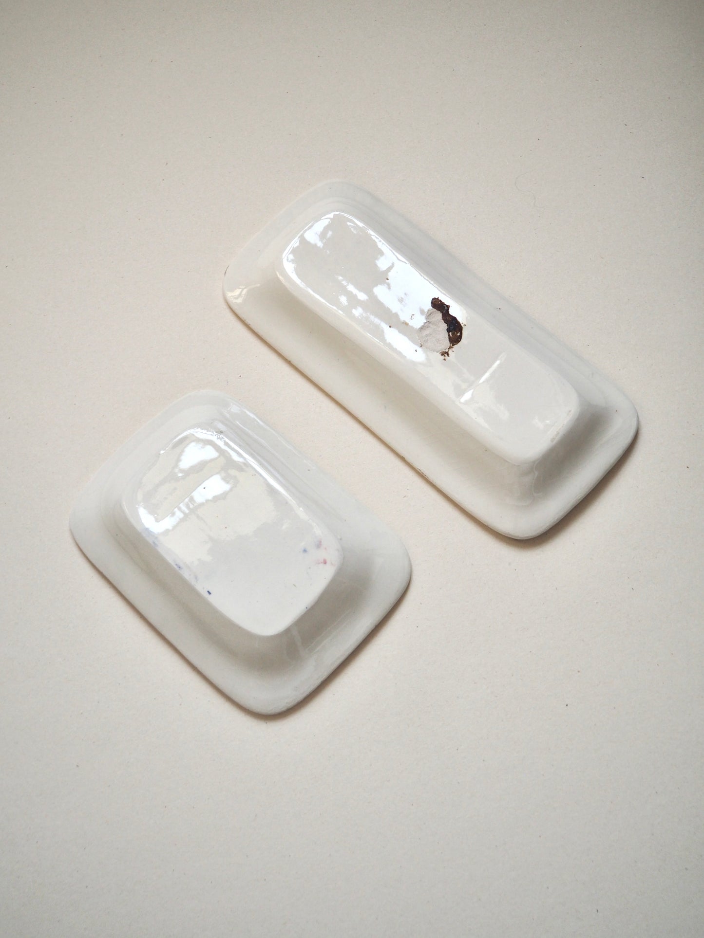 Accessoires de toilette en faïence