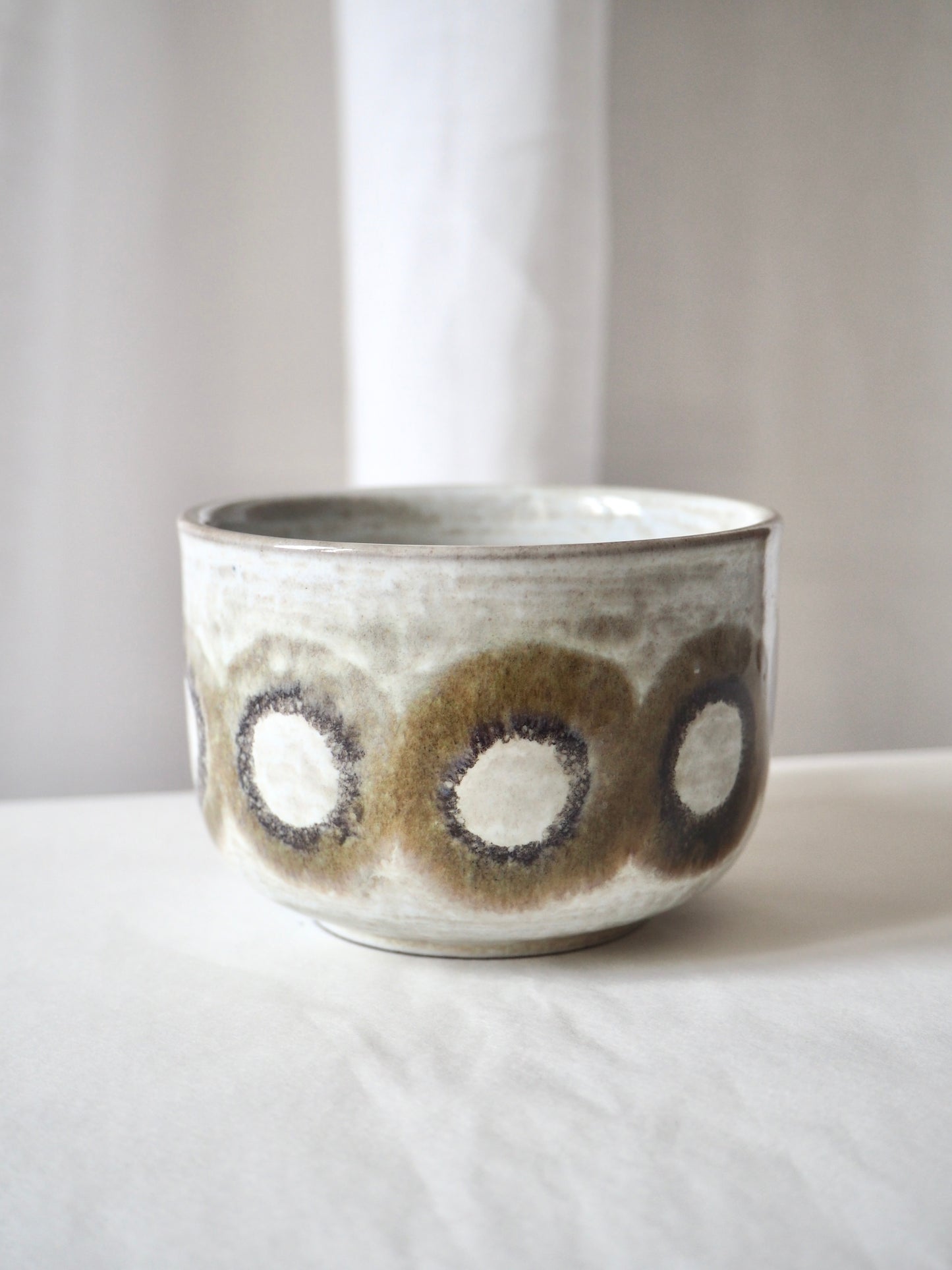 Les tasses avec soucoupes, Ceramano Steinzeug