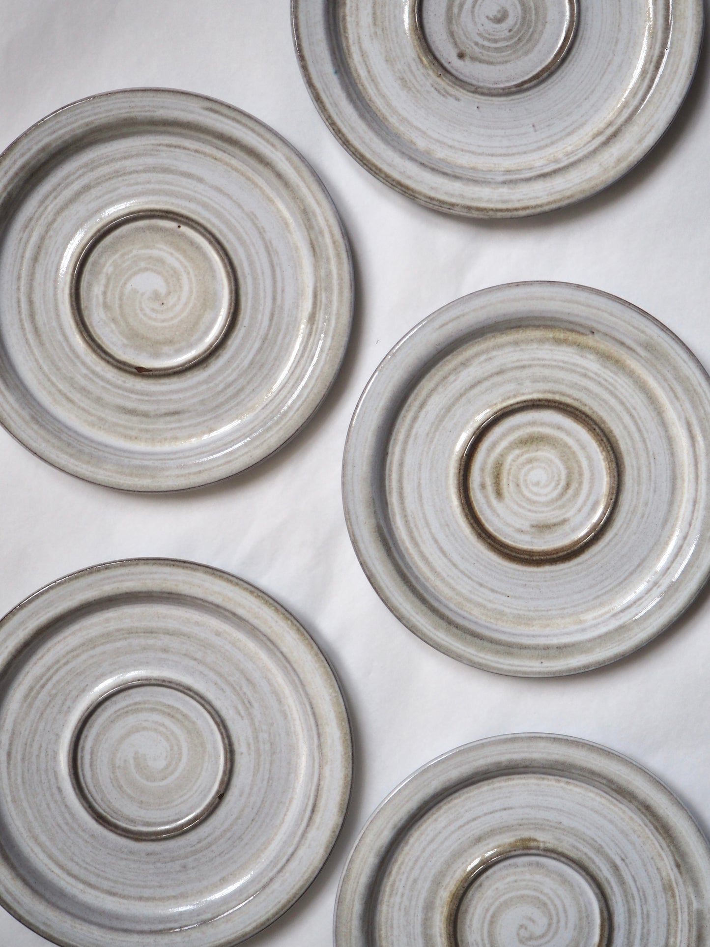 Les tasses avec soucoupes, Ceramano Steinzeug