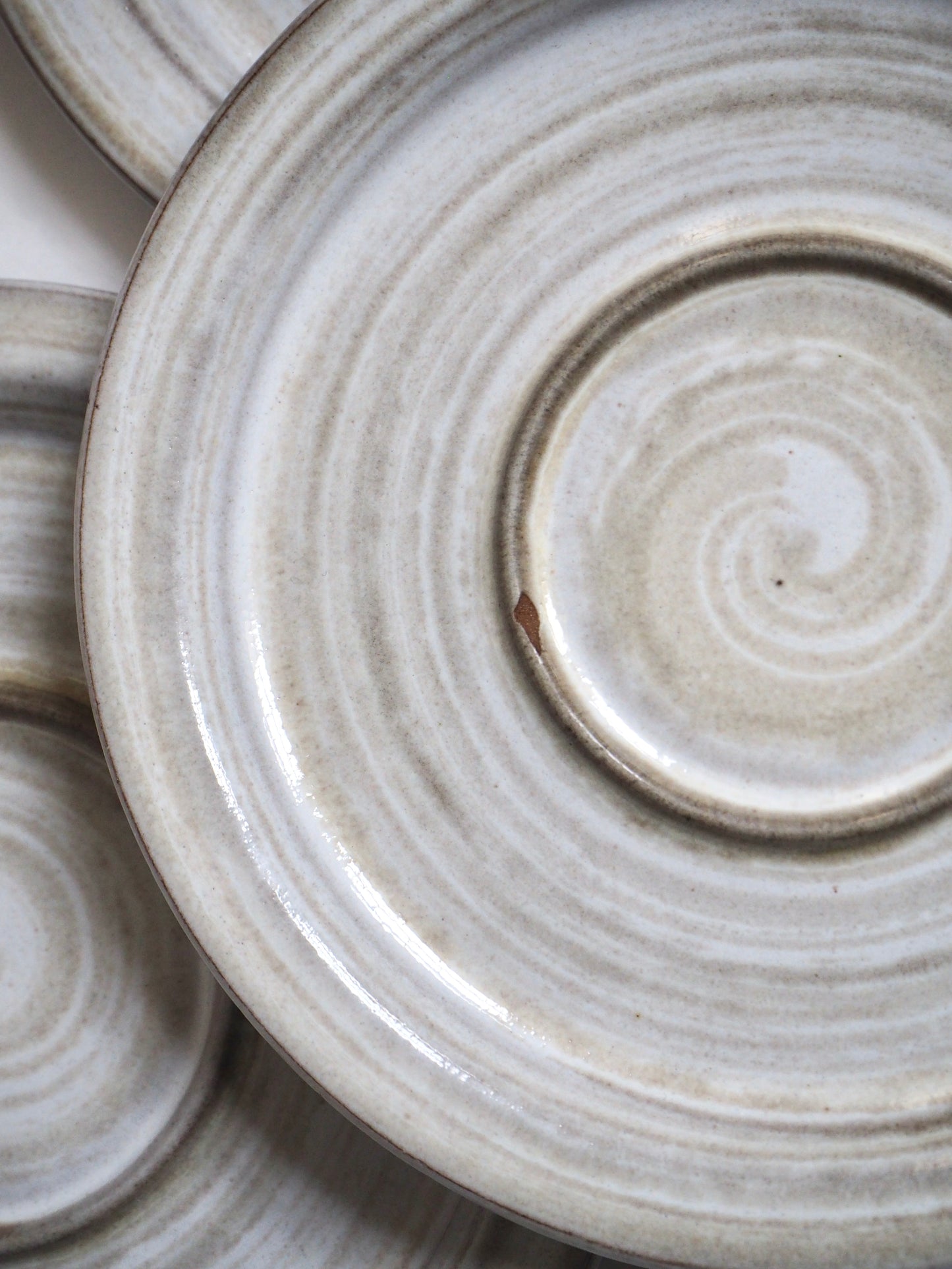 Les tasses avec soucoupes, Ceramano Steinzeug