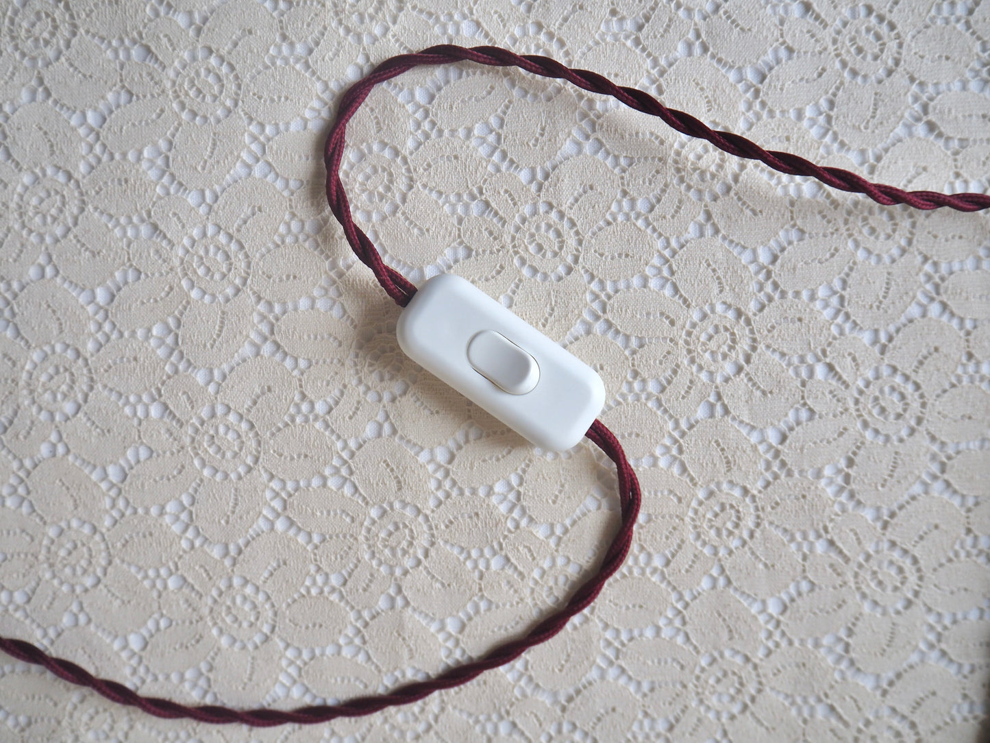 La petite lampe de chevet beige