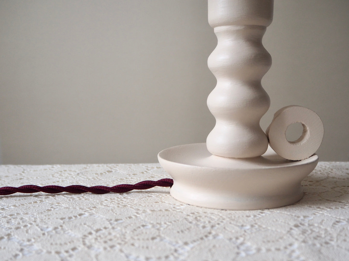 La petite lampe de chevet beige