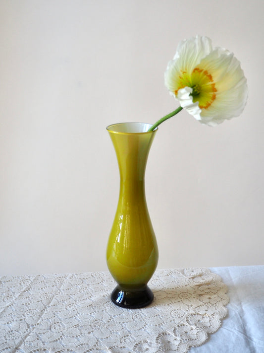 Vase en opaline vert