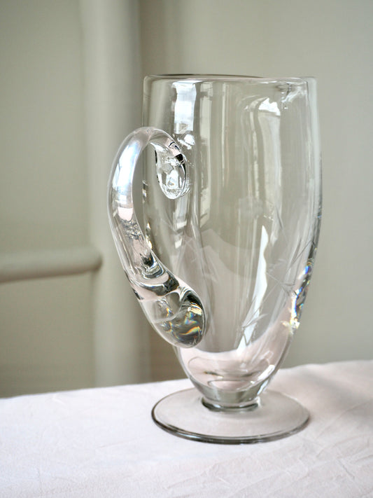 La carafe en verre ciselé