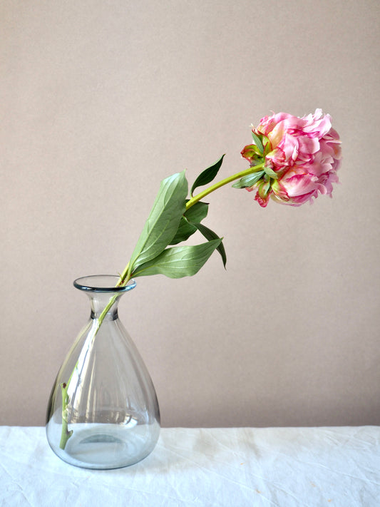 La carafe en verre soufflé
