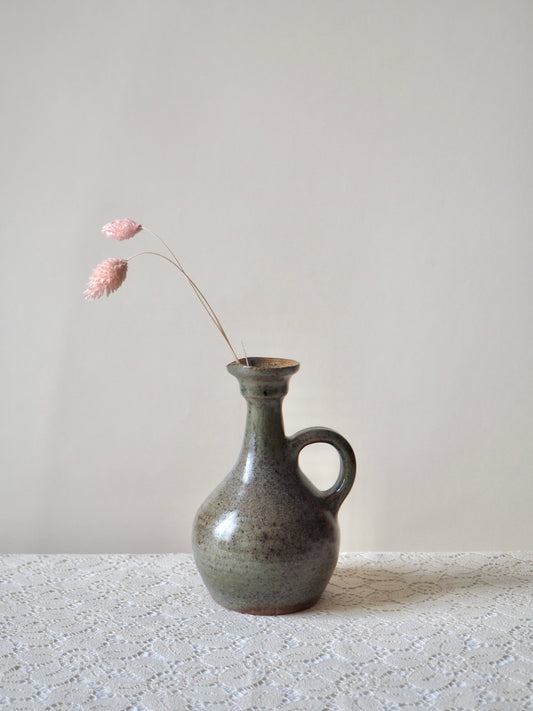 Petit pichet en grès gris moucheté