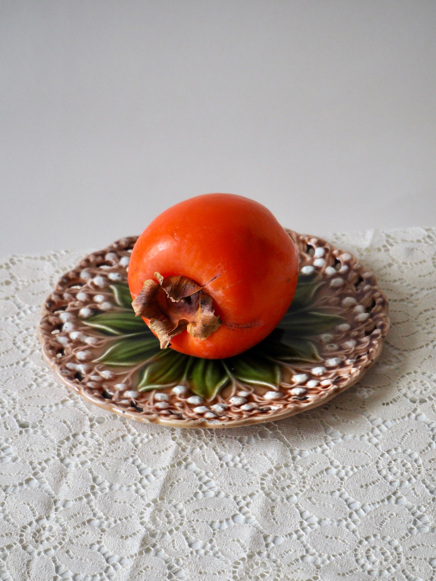 Assiette muguet en barbotine Villeroy et Boch