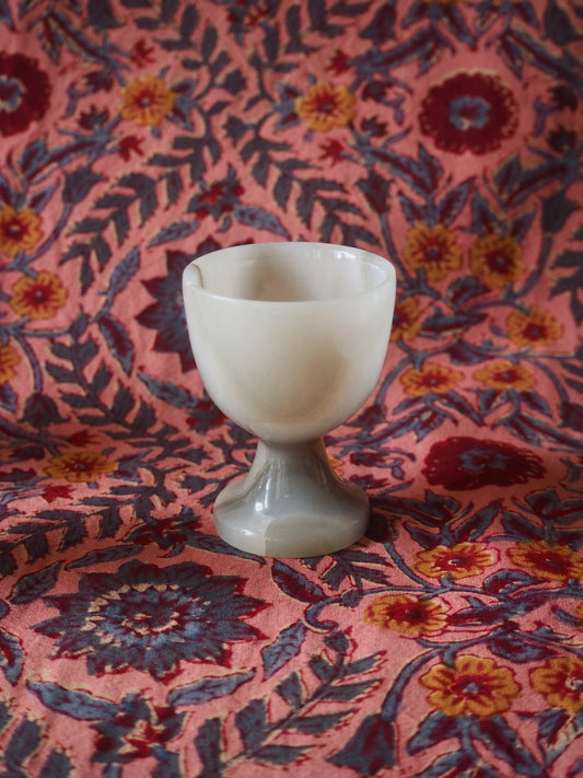 Coquetiers en albâtre