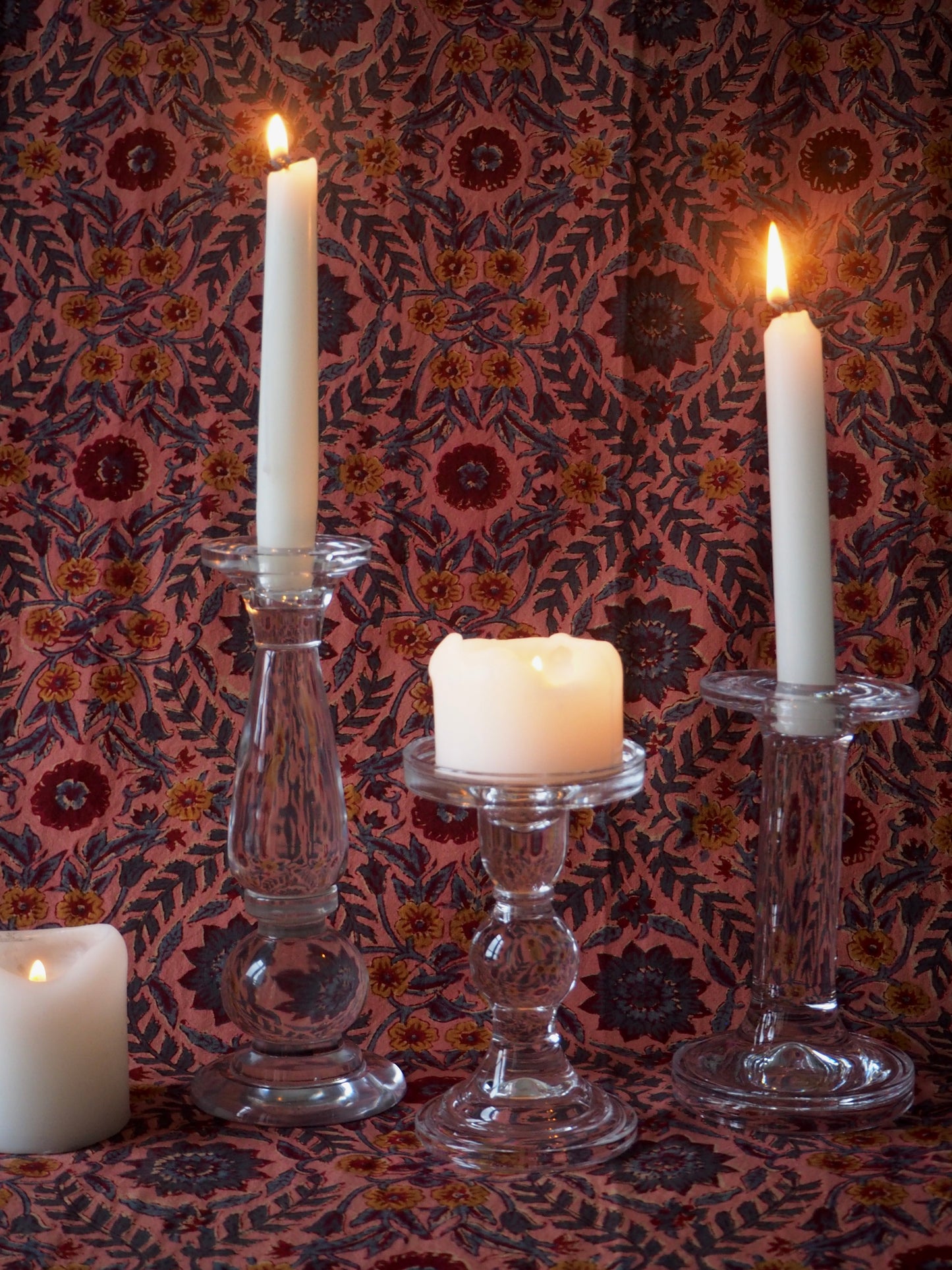 Bougeoir en verre moulé