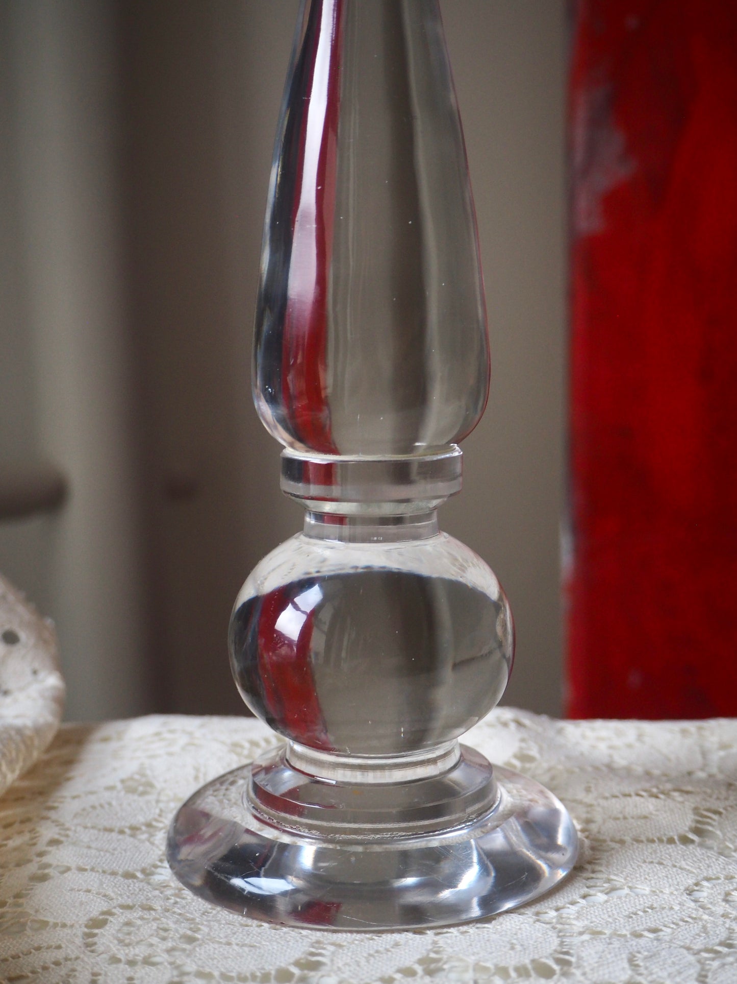 Bougeoir en verre moulé