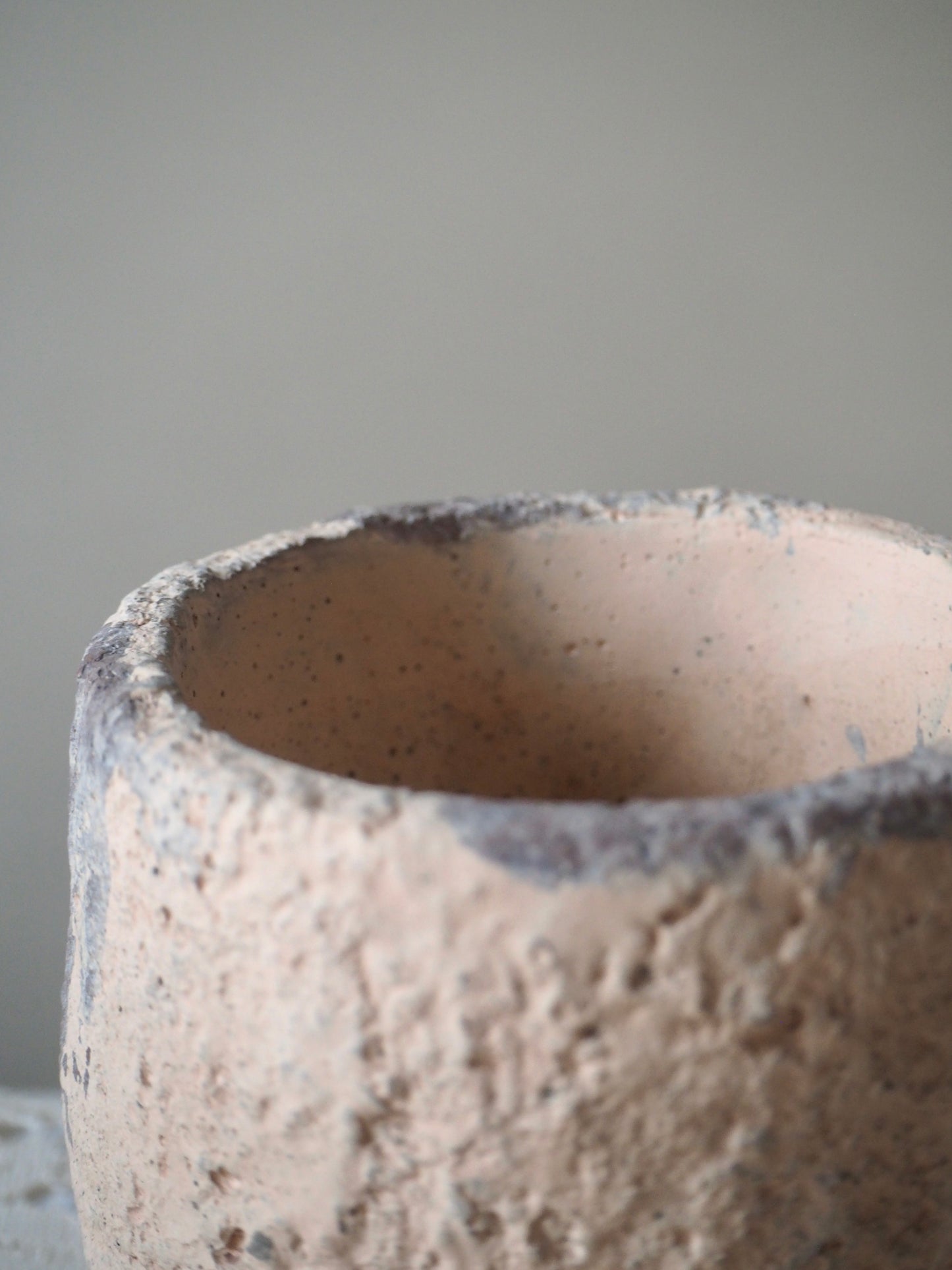 Petit pot à fleurs en céramique