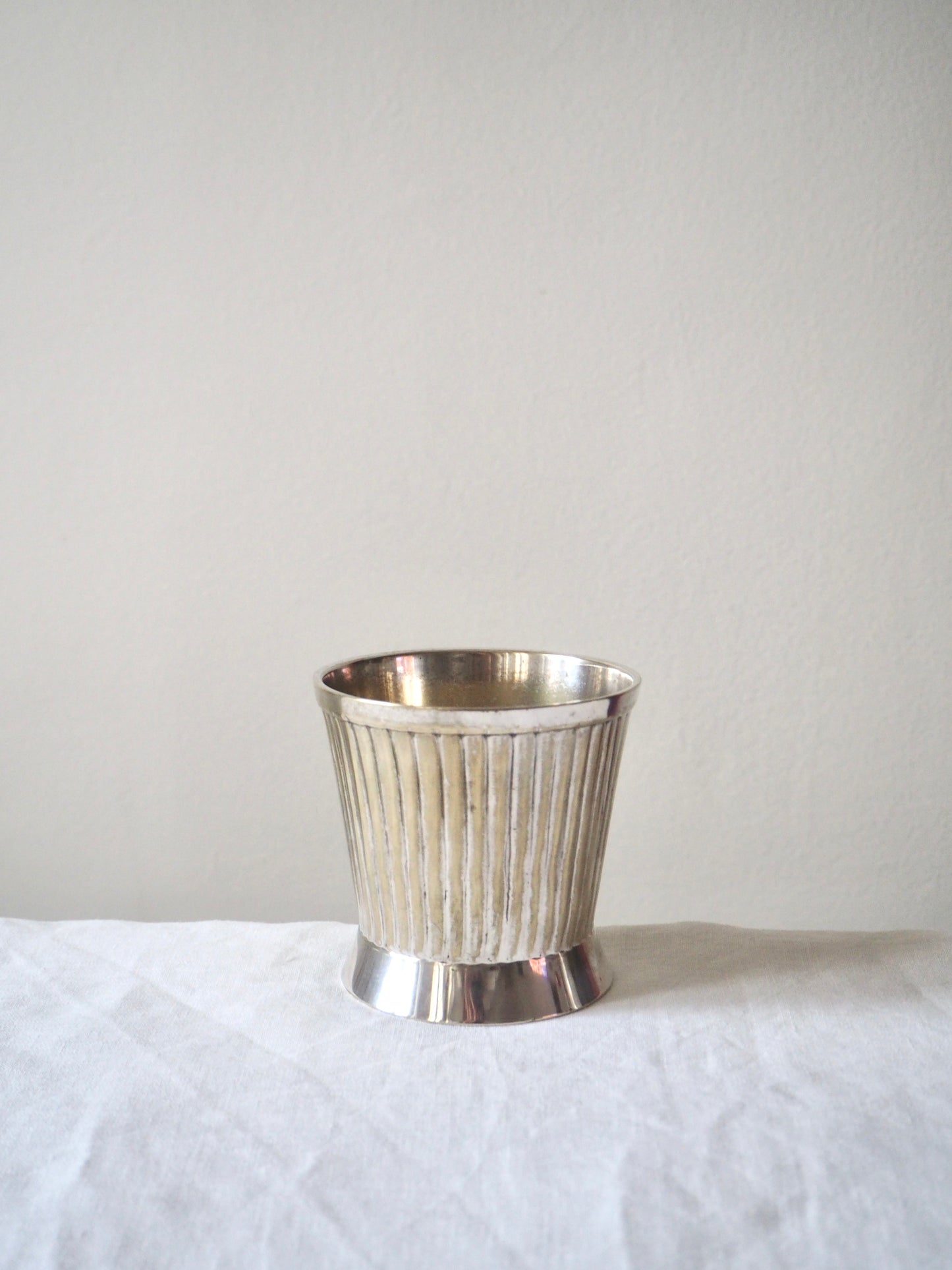 Timbale en métal argenté art déco