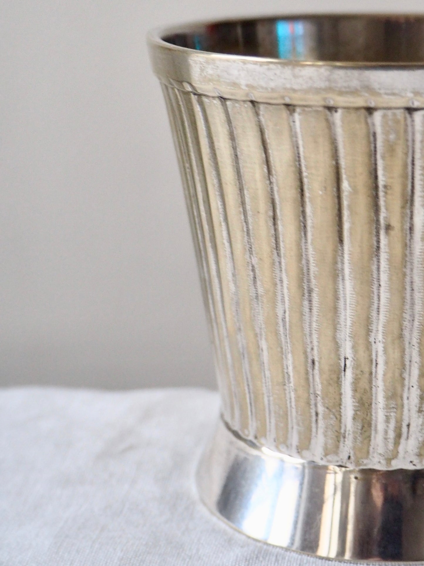 Timbale en métal argenté art déco