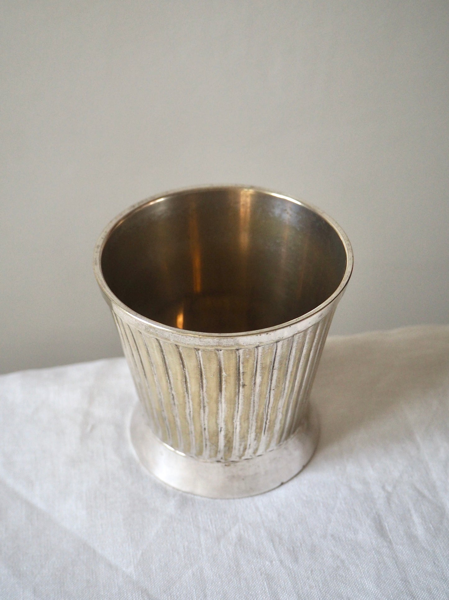 Timbale en métal argenté art déco