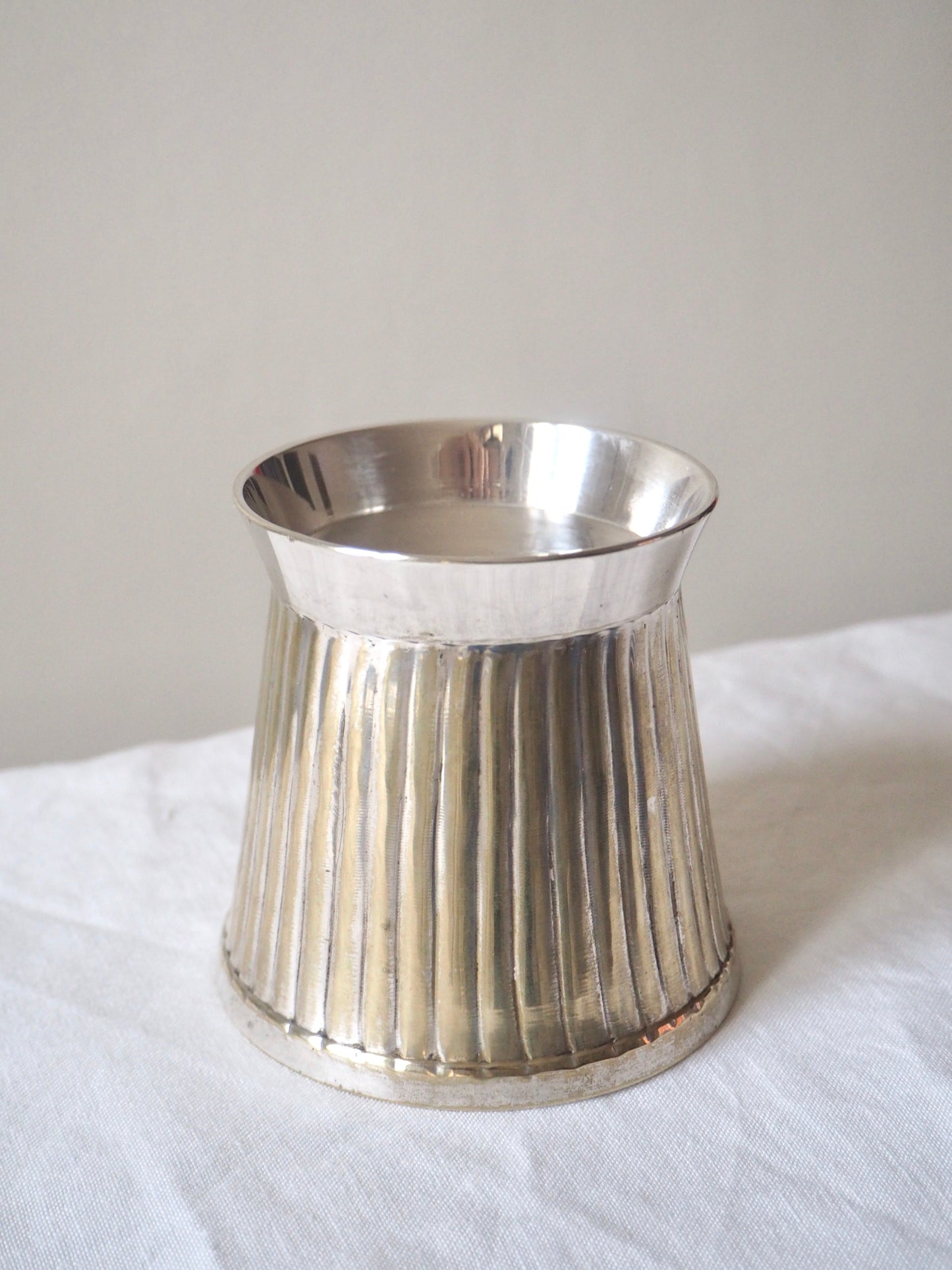 Timbale en métal argenté art déco