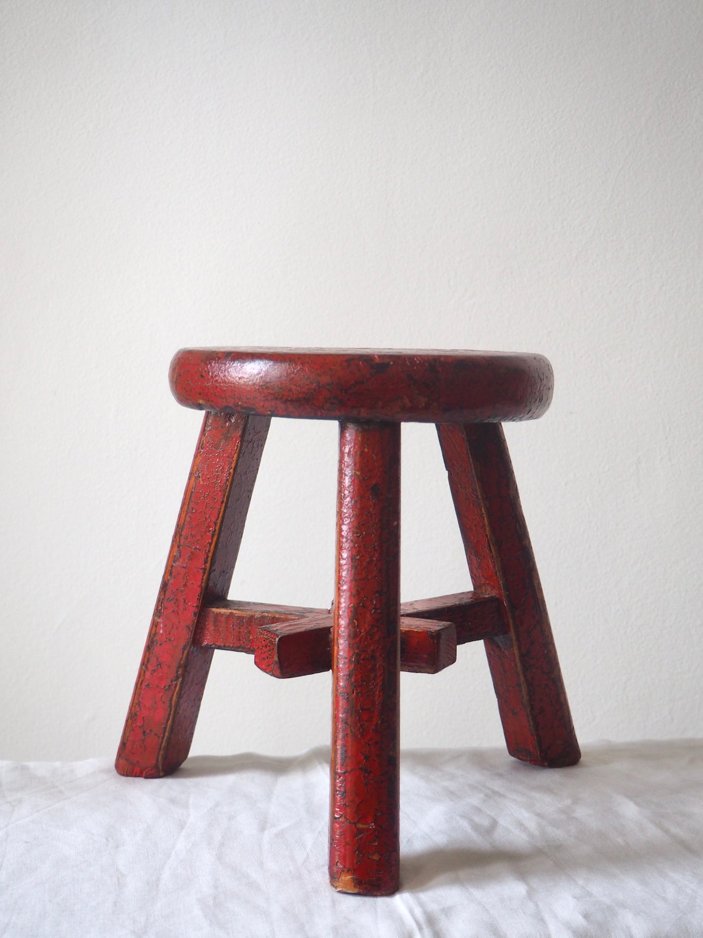 Tabouret tripode en bois