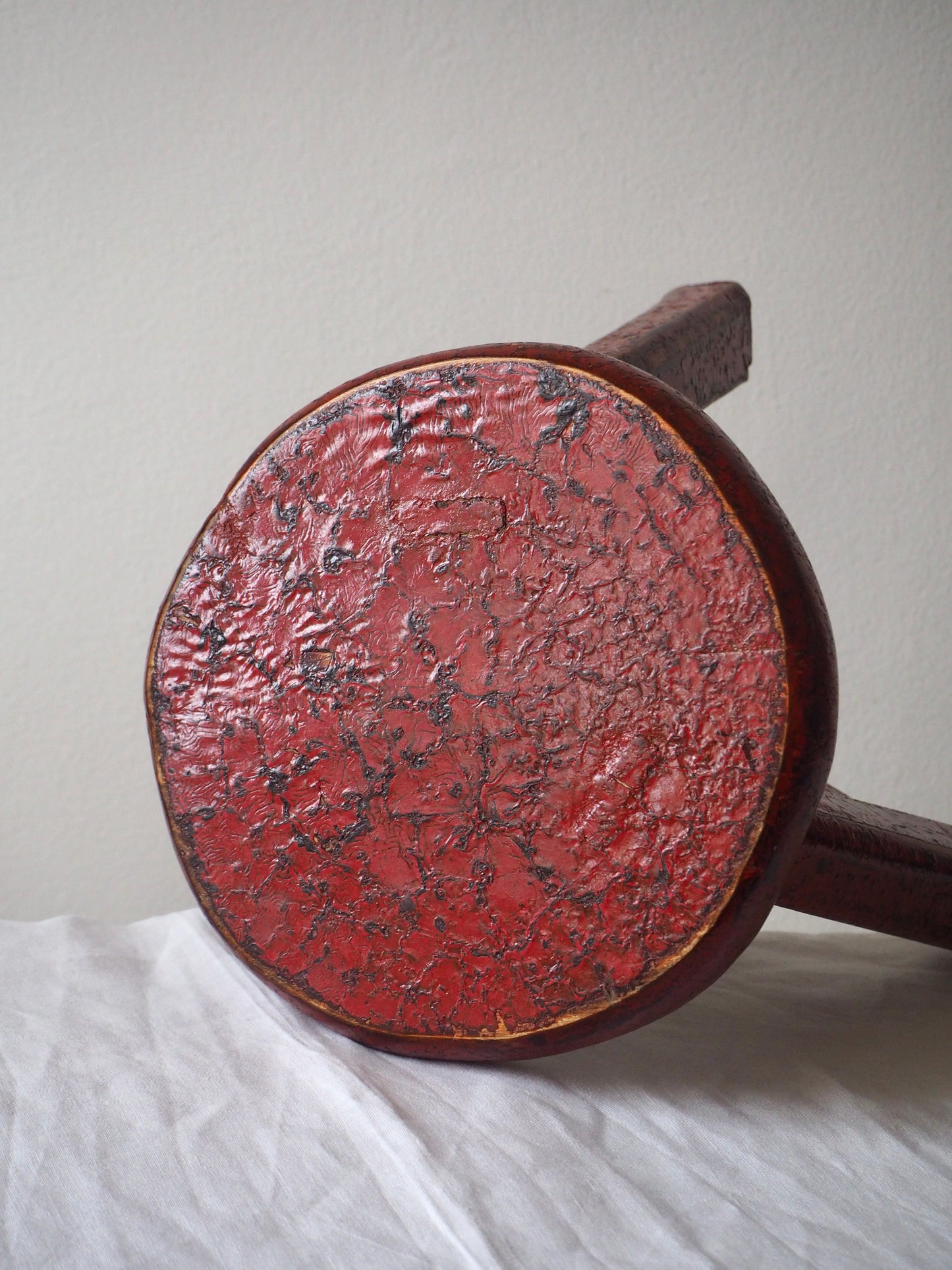 Tabouret tripode en bois