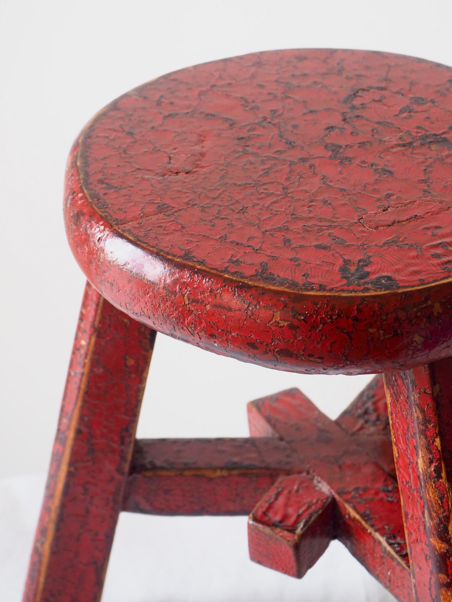 Tabouret tripode en bois