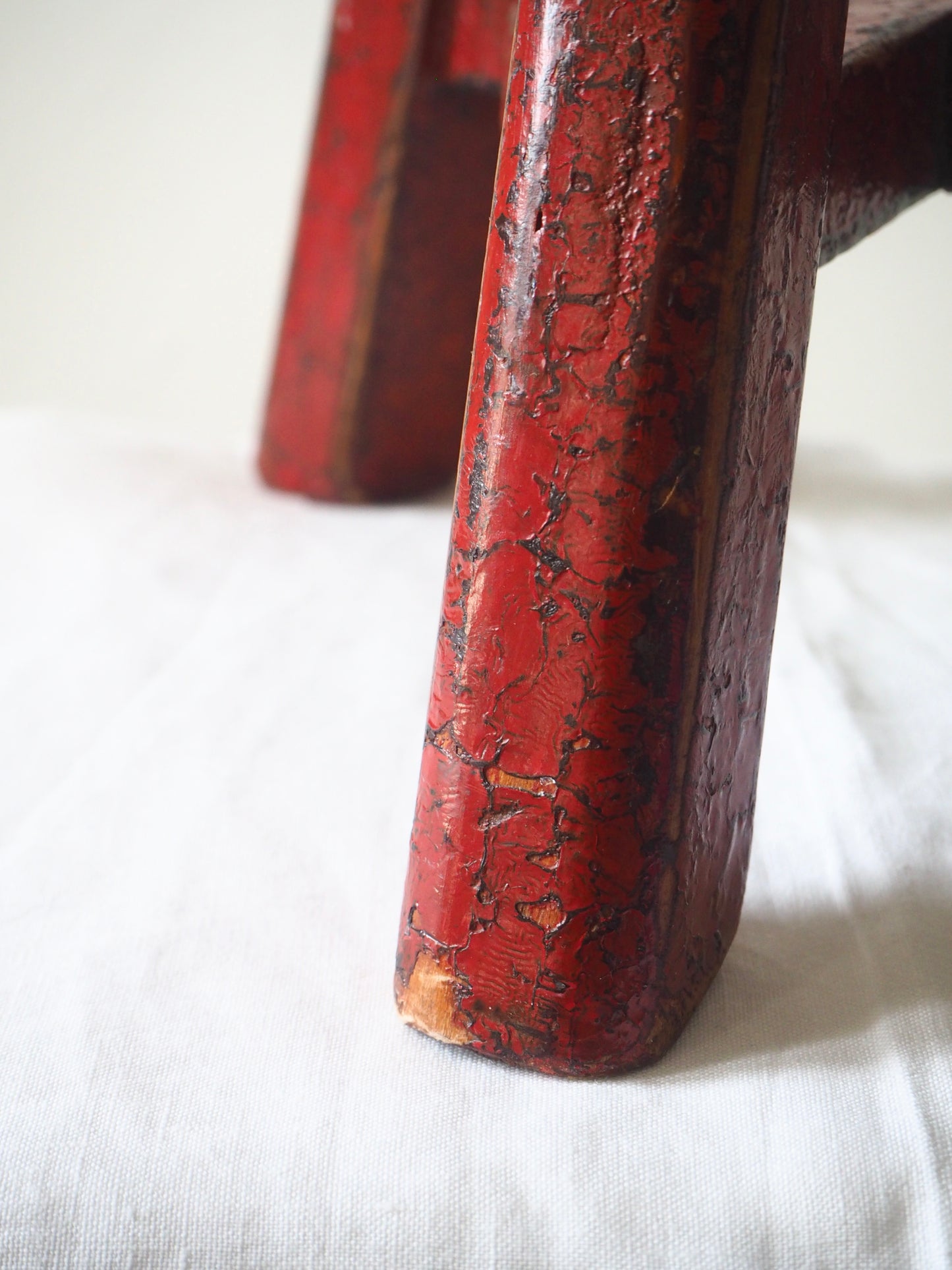 Tabouret tripode en bois