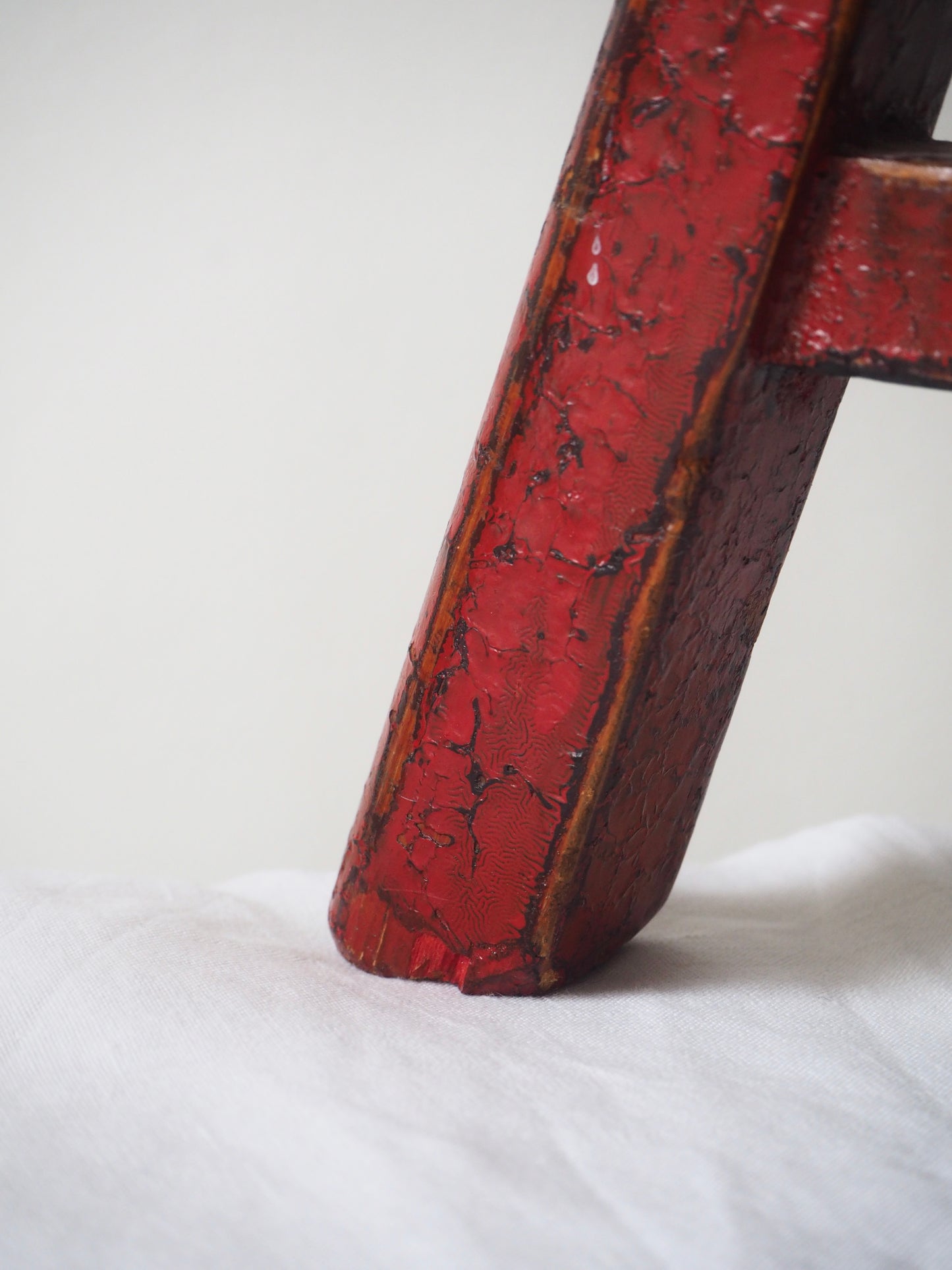 Tabouret tripode en bois