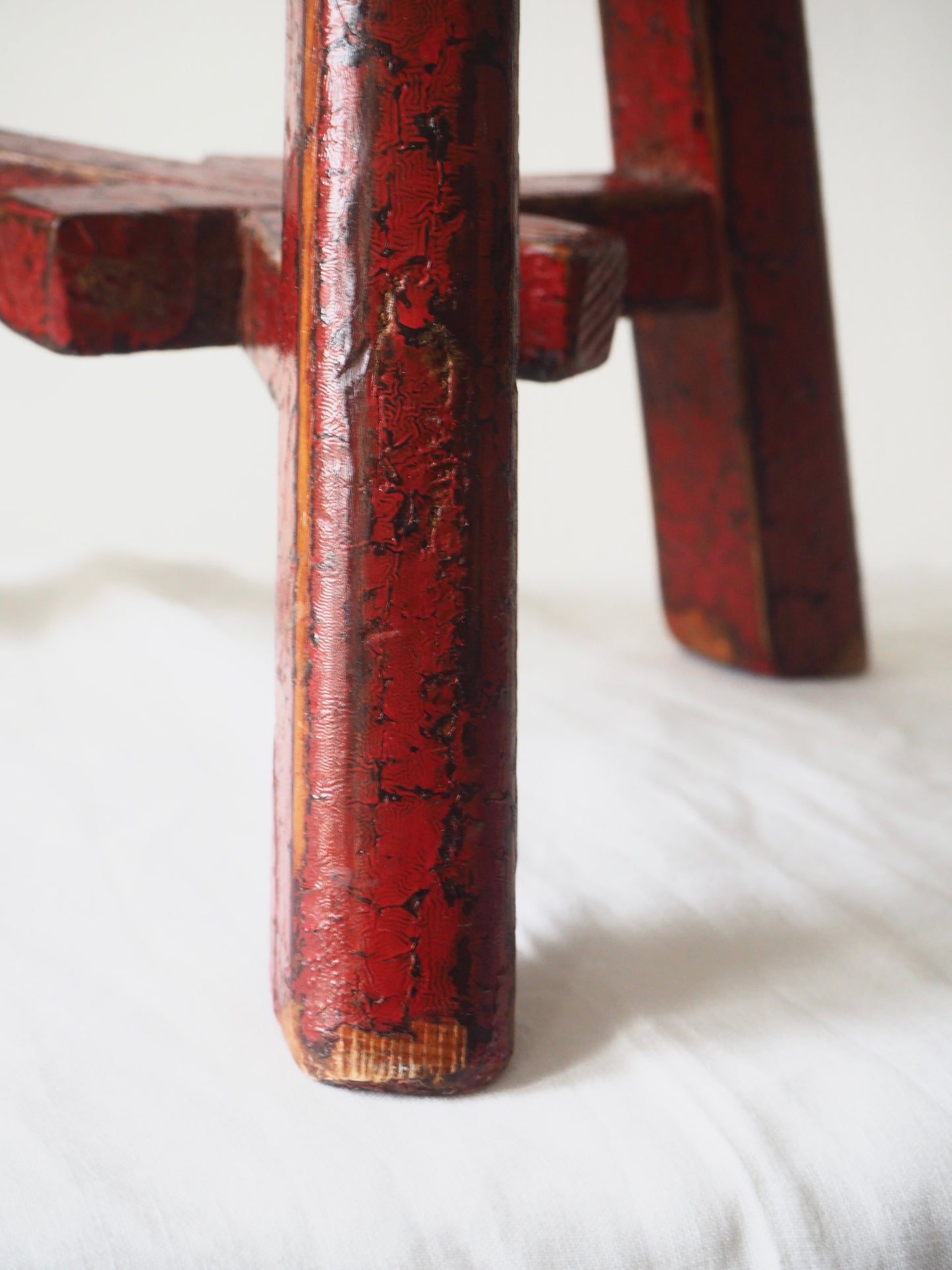 Tabouret tripode en bois