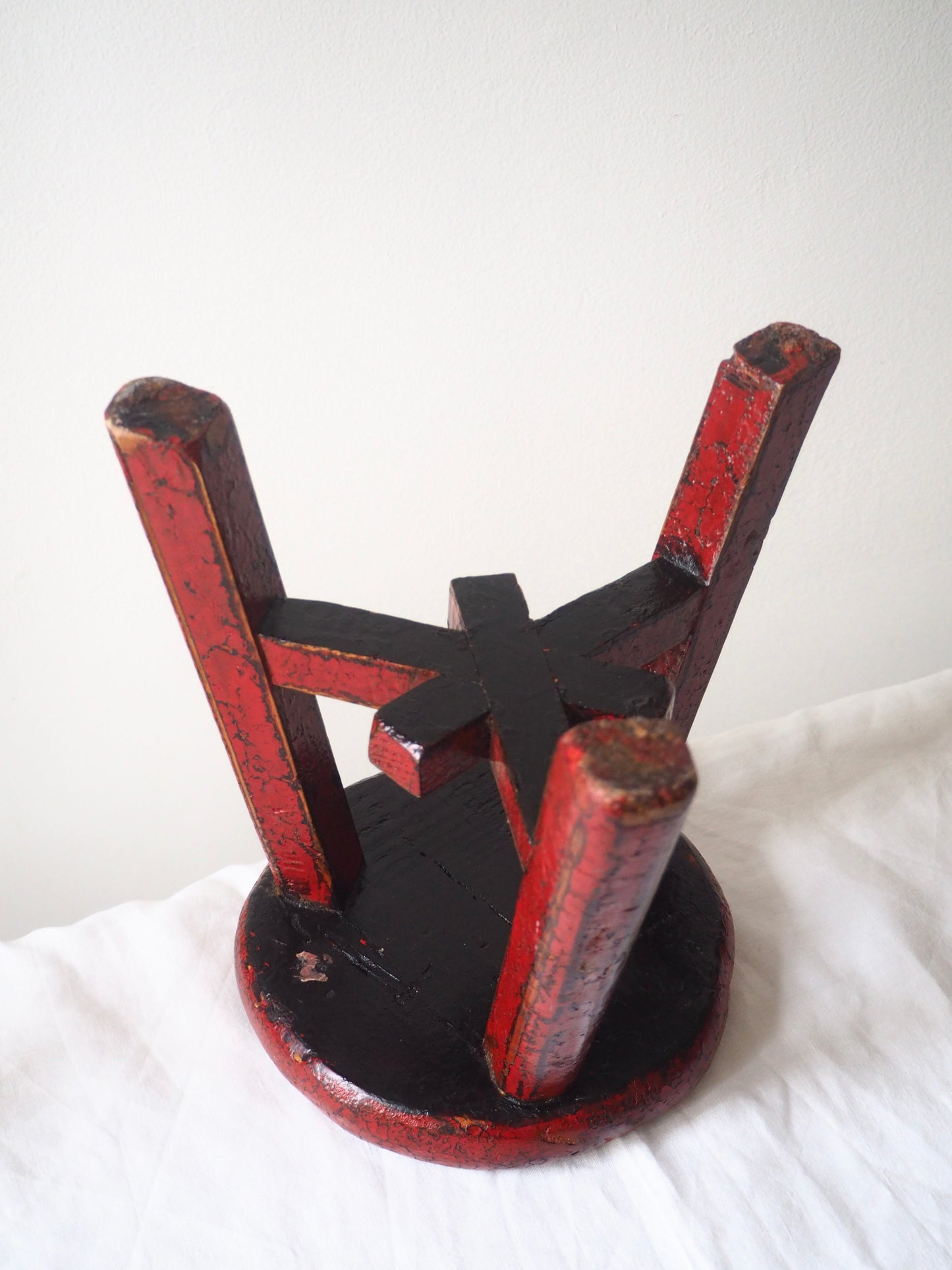 Tabouret tripode en bois