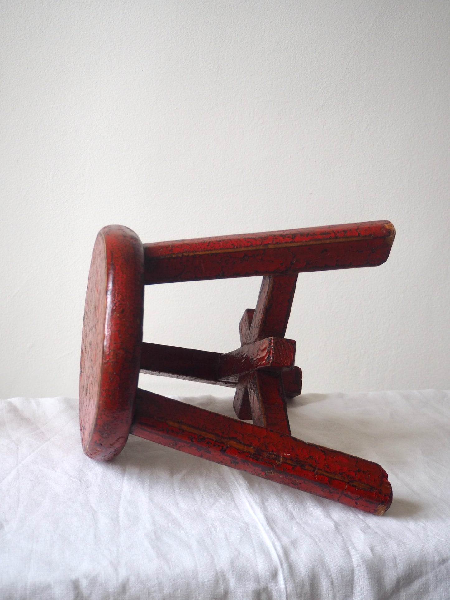 Tabouret tripode en bois