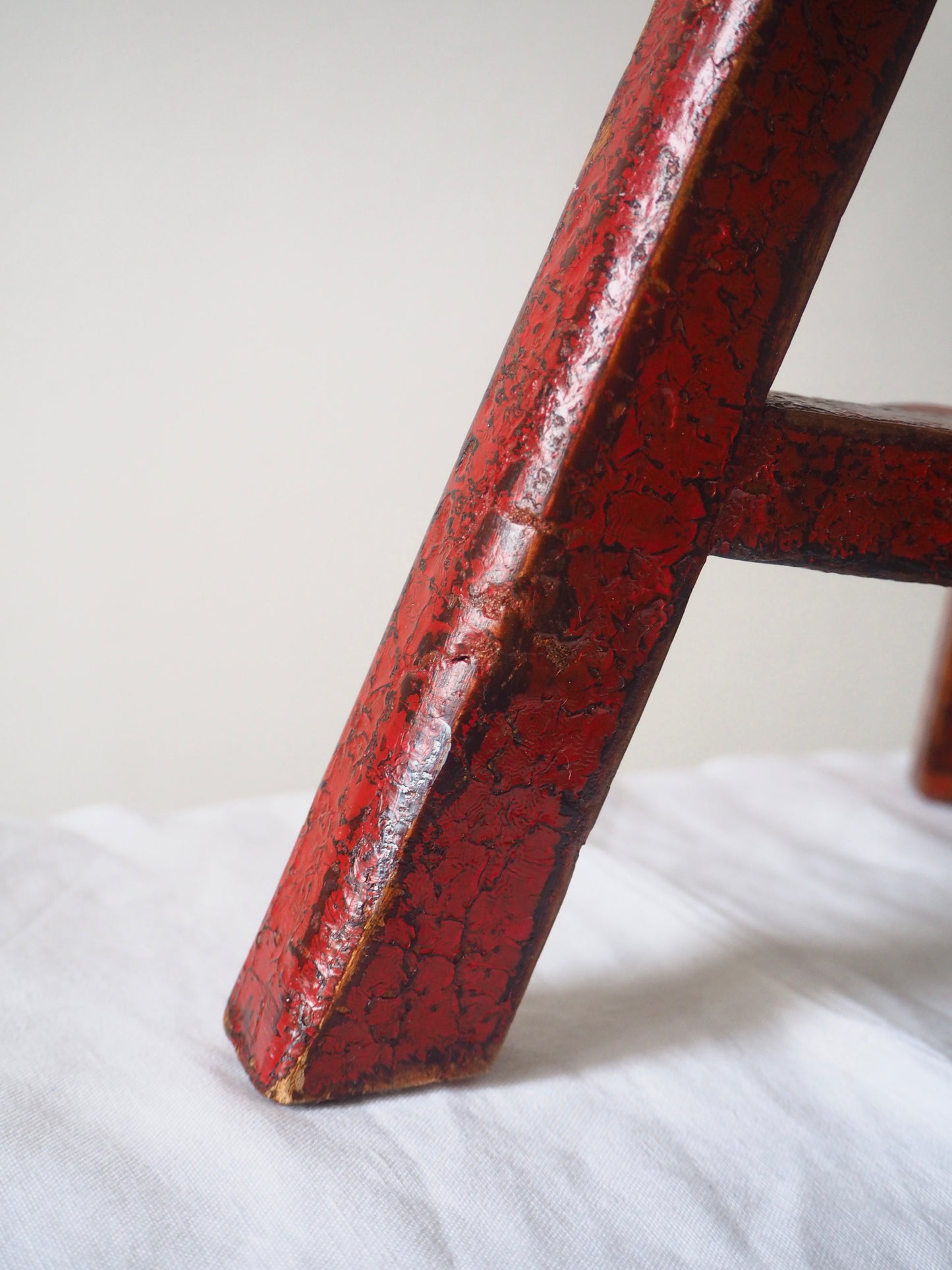 Tabouret tripode en bois